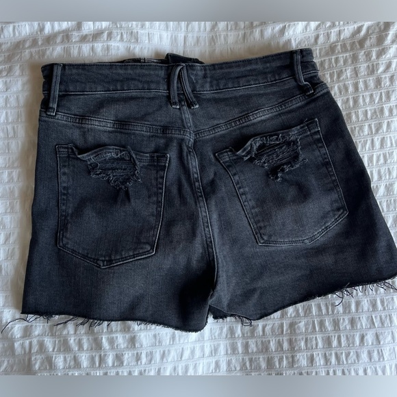 Black, brand new Good American jean shorts size 28/6 - Picture 2 of 3